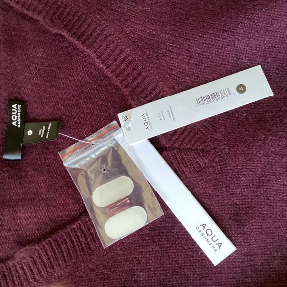 Aqua Burgundy Cashmere Distressed V-Neck Sweater 100% Bloomingdales Exclusive - Picture 6 of 13